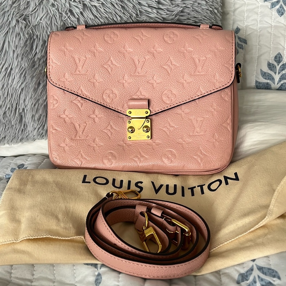 LV Pochette Metis
